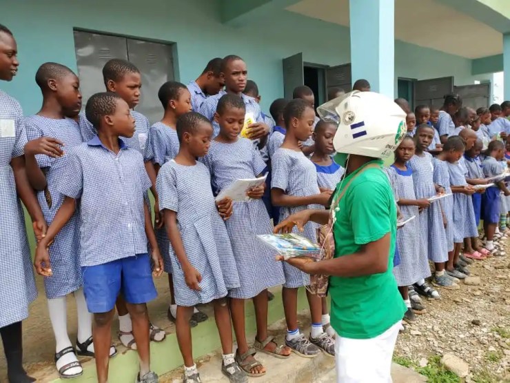 ‘I Never Had This Opportunity’ – Okada Rider Says As He Provides Educational Materials To A School In Ibadan